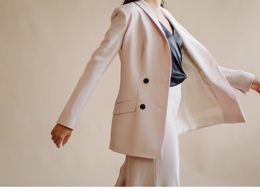 essential wardrobe items every woman should own